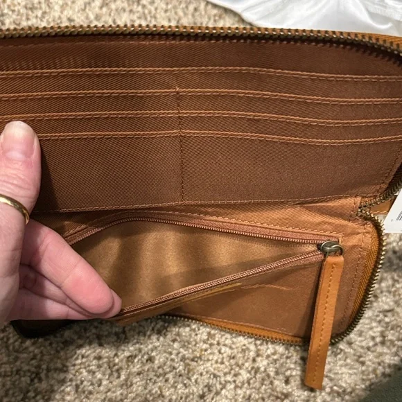 Free People Brown Leather Wristlet with Zipper Detail - Vegan - NWT! - Picture 5 of 6
